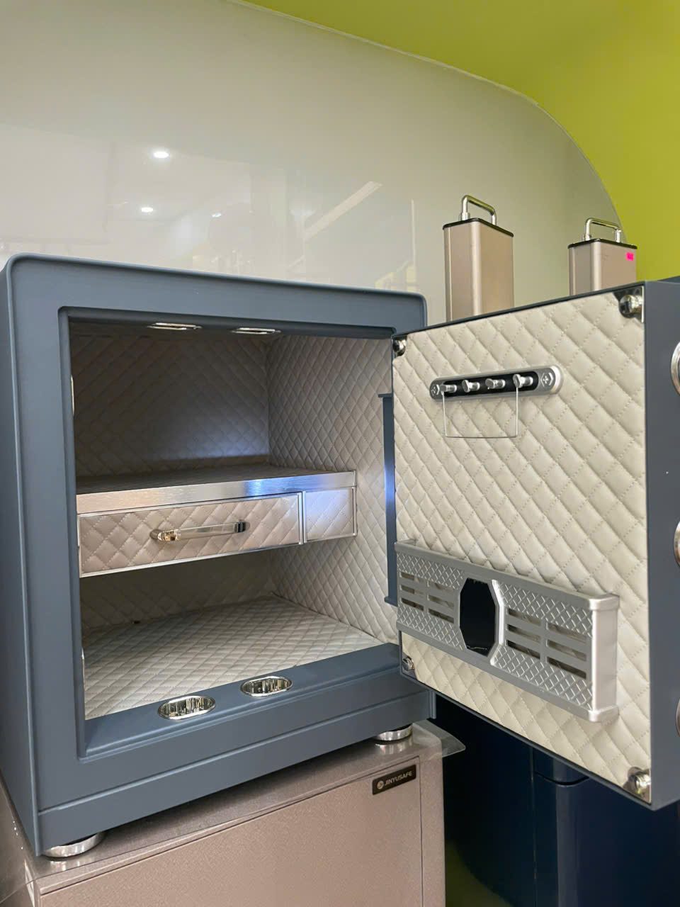 z6912090488054_e8624935975fff35a50e74307271a272